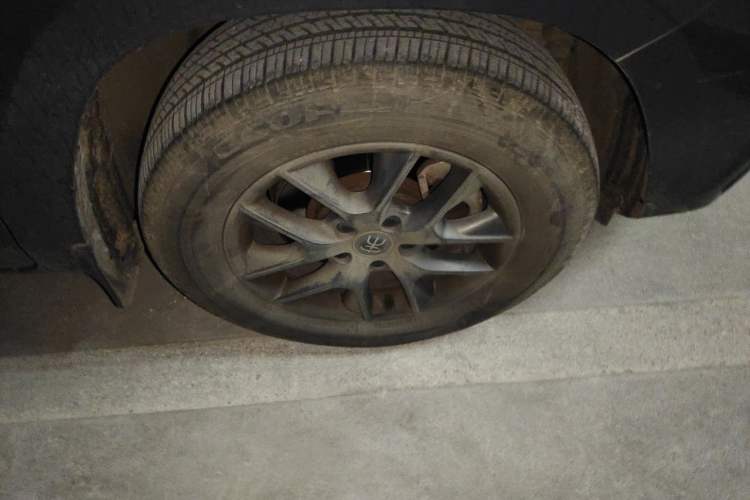 Used BYD Song 2021 Classic Edition 1.5T Automatic Luxury Model Right Front Wheel Hub