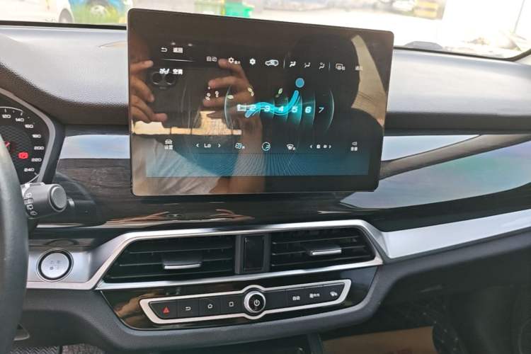 Used BYD Song 2021 Classic Edition 1.5T Automatic Elite Model Audio And AC Panel