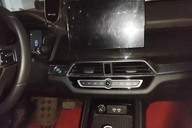 Used BYD Song 2021 Classic Edition 1.5T Automatic Elite Model Audio And AC Panel