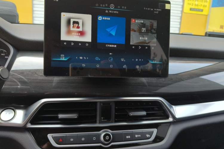 Used BYD Song 2021 Classic Edition 1.5T Manual Luxury Model Audio And AC Panel