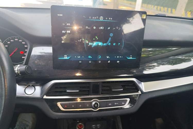 Used BYD Song 2021 Classic Edition 1.5T Automatic Elite Model Audio And AC Panel