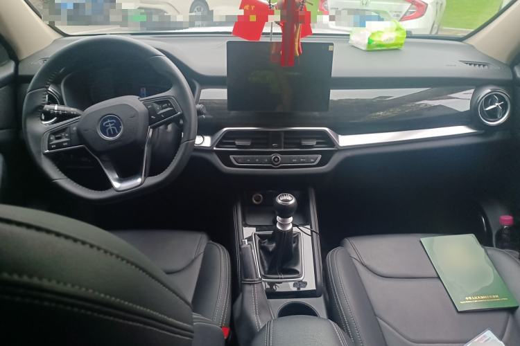 Used BYD Song 2021 Classic Edition 1.5T Manual Luxury Model Center Console