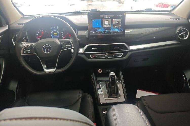 Used BYD Song 2021 Classic Edition 1.5T Automatic Elite Model Center Console
