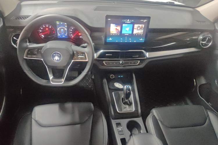 Used BYD Song 2021 Classic Edition 1.5T Automatic Elite Model Center Console