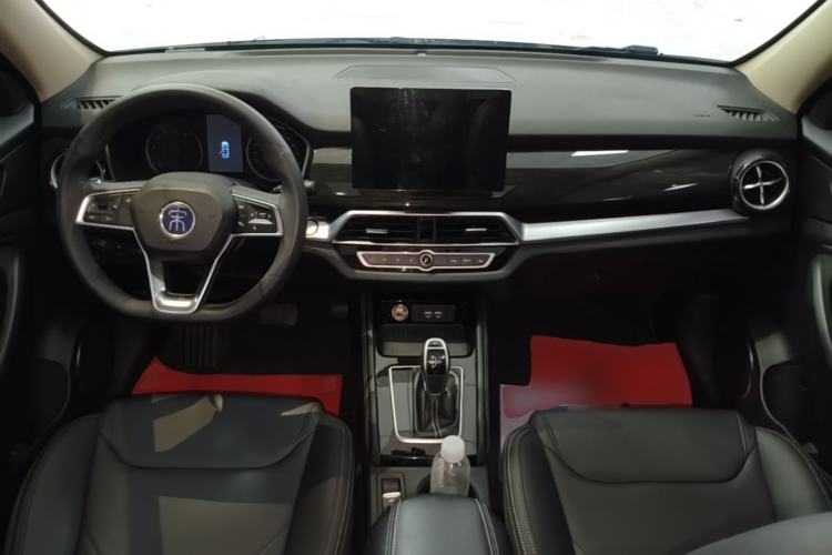 Used BYD Song 2021 Classic Edition 1.5T Automatic Elite Model Center Console