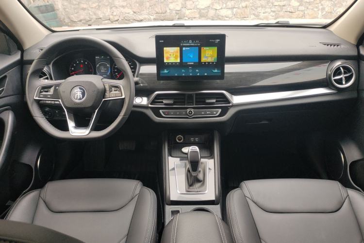 Used BYD Song 2021 Classic Edition 1.5T Automatic Luxury Model Center Console