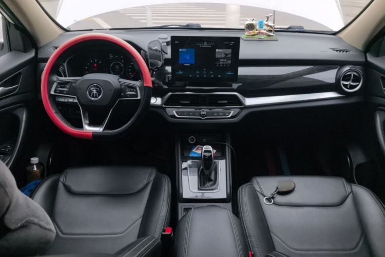 Used BYD Song 2021 Classic Edition 1.5T Automatic Luxury Model Center Console