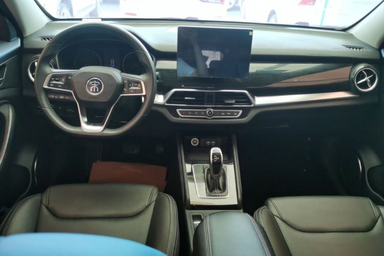 Used BYD Song 2021 Classic Edition 1.5T Automatic Luxury Model Center Console