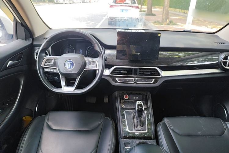 Used BYD Song 2021 Classic Edition 1.5T Automatic Elite Model Center Console