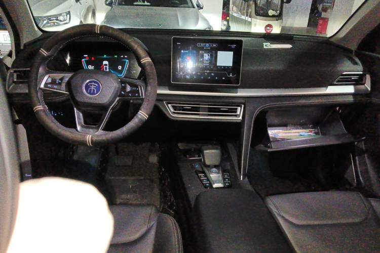 Used BYD Song 2021 Classic Edition 1.5T Automatic Elite Model Center Console