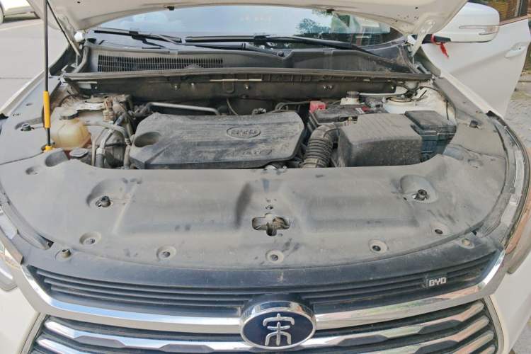 Used BYD Song 2021 Classic Edition 1.5T Automatic Luxury Model Engine Bay
