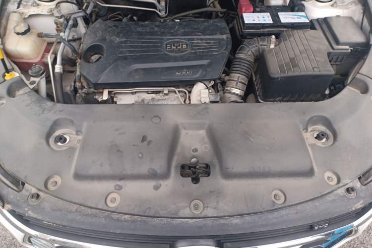 Used BYD Song 2021 Classic Edition 1.5T Manual Luxury Model Engine Bay