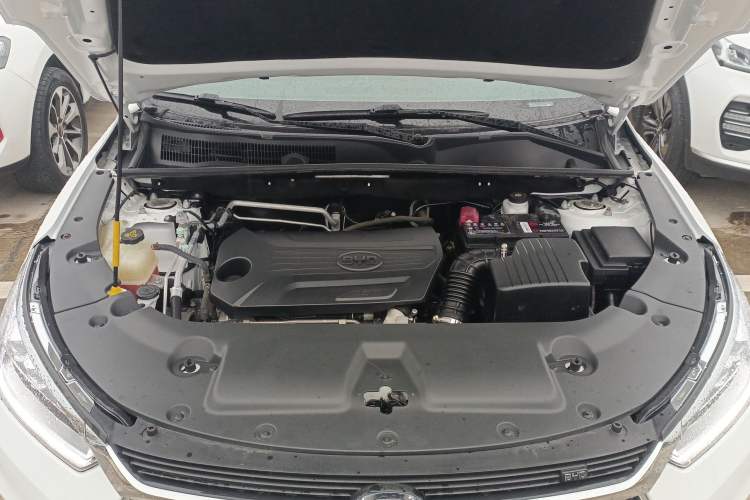 Used BYD Song 2021 Classic Edition 1.5T Automatic Luxury Model Engine Bay