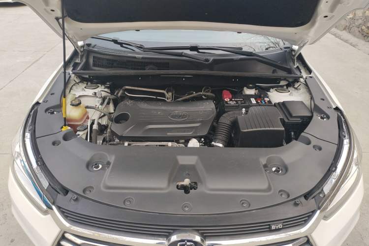 Used BYD Song 2021 Classic Edition 1.5T Automatic Luxury Model Engine Bay