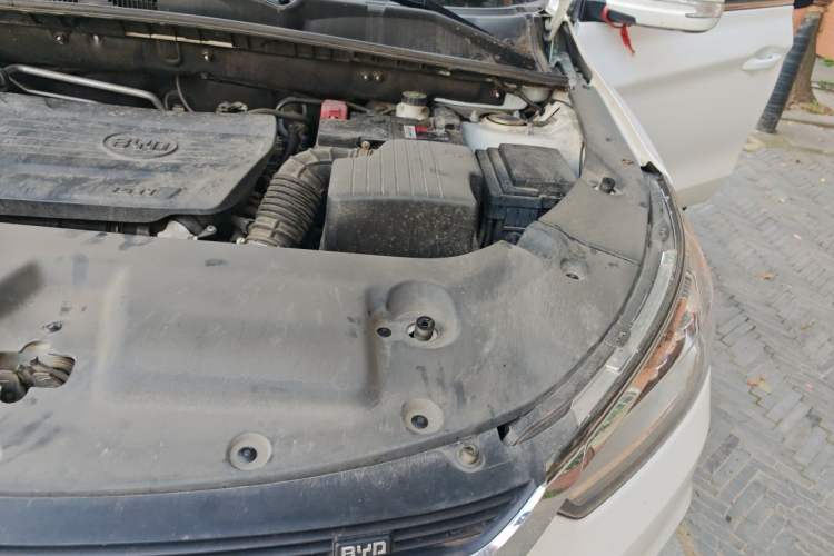 Used BYD Song 2021 Classic Edition 1.5T Automatic Luxury Model Engine Bay Left
