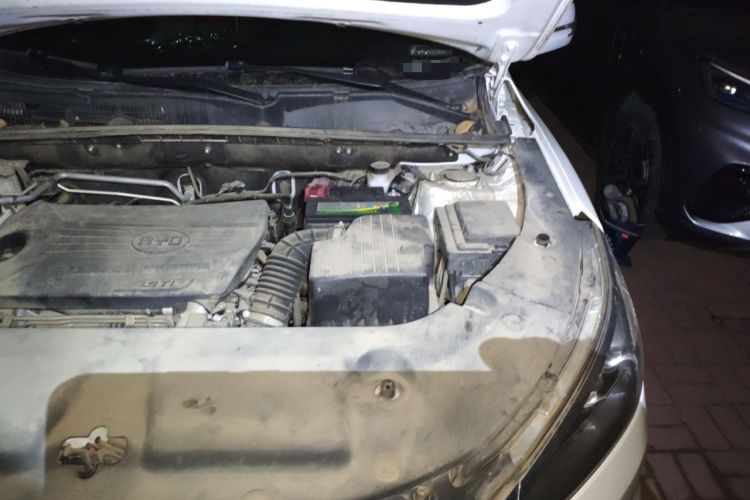 Used BYD Song 2021 Classic Edition 1.5T Automatic Elite Model Engine Bay Left