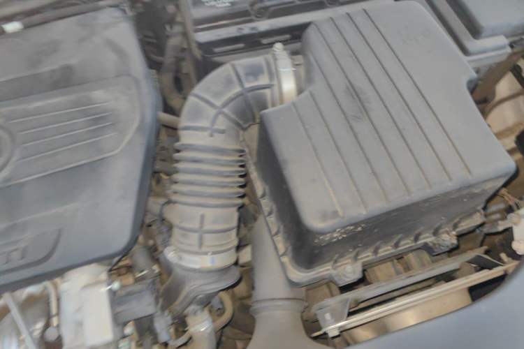 Used BYD Song 2021 Classic Edition 1.5T Manual Luxury Model Engine Bay Left