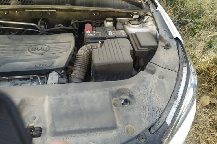 Used BYD Song 2021 Classic Edition 1.5T Automatic Elite Model Engine Bay Left