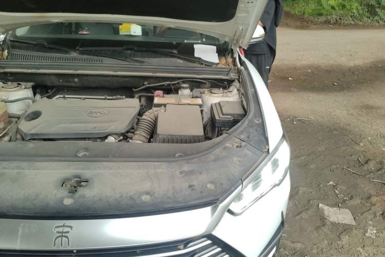 Used BYD Song 2021 Classic Edition 1.5T Automatic Elite Model Engine Bay Left