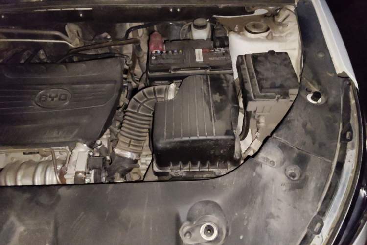 Used BYD Song 2021 Classic Edition 1.5T Automatic Elite Model Engine Bay Left