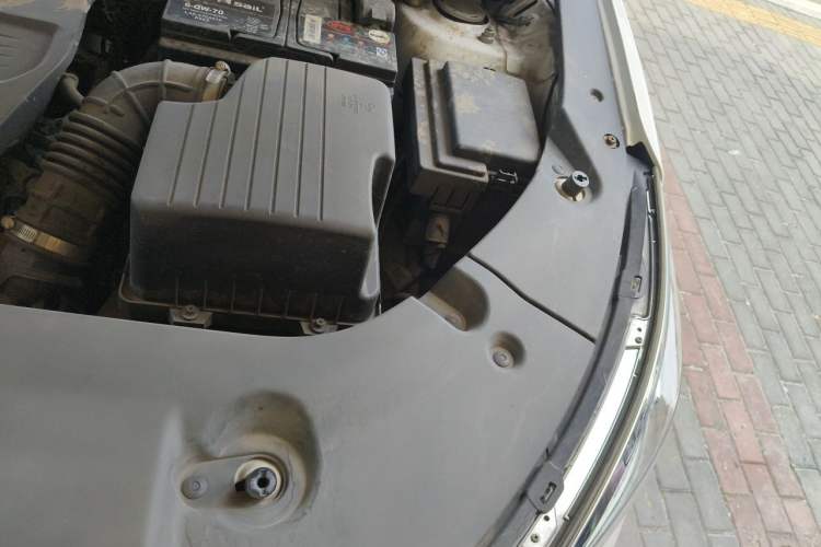 Used BYD Song 2021 Classic Edition 1.5T Manual Luxury Model Engine Bay Left