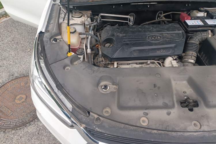 Used BYD Song 2021 Classic Edition 1.5T Manual Luxury Model Engine Bay Right