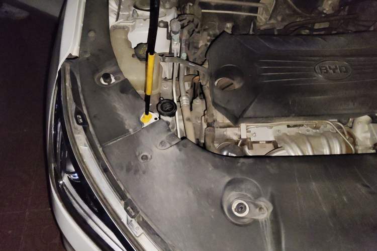Used BYD Song 2021 Classic Edition 1.5T Automatic Elite Model Engine Bay Right