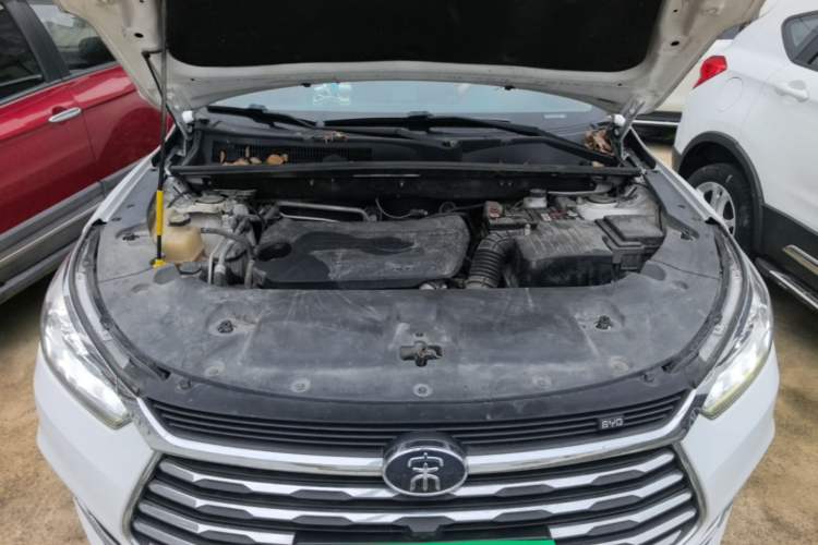Used BYD Song 2021 Classic Edition 1.5T Automatic Luxury Model Engine Bay