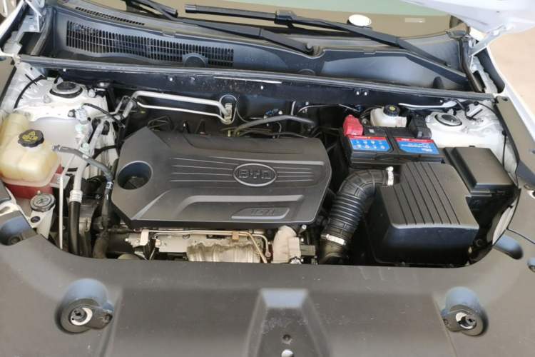 Used BYD Song 2021 Classic Edition 1.5T Automatic Luxury Model Engine Bay