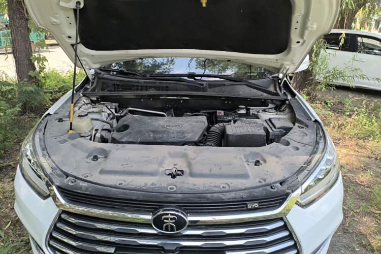 Used BYD Song 2021 Classic Edition 1.5T Automatic Luxury Model Engine Bay