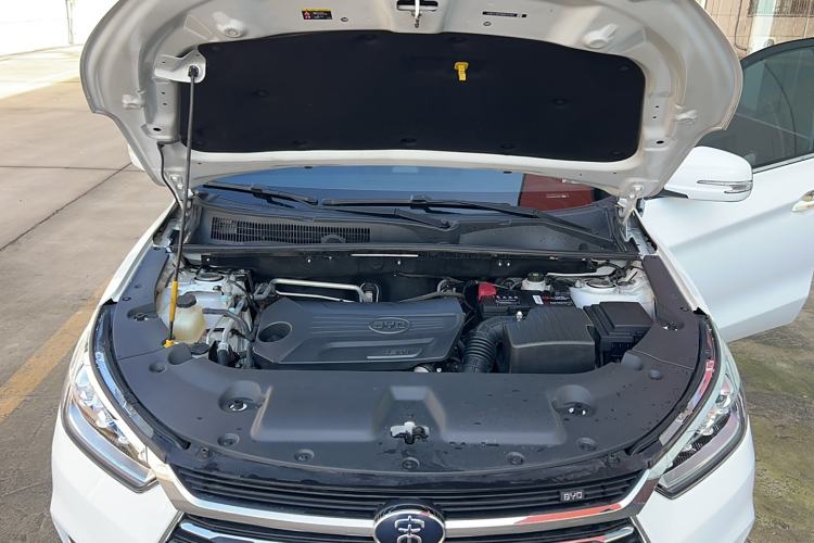 Used BYD Song 2021 Classic Edition 1.5T Manual Luxury Model Engine Bay