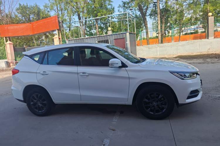 Used BYD Song 2021 Classic Edition 1.5T Manual Luxury Model Exterior 2
