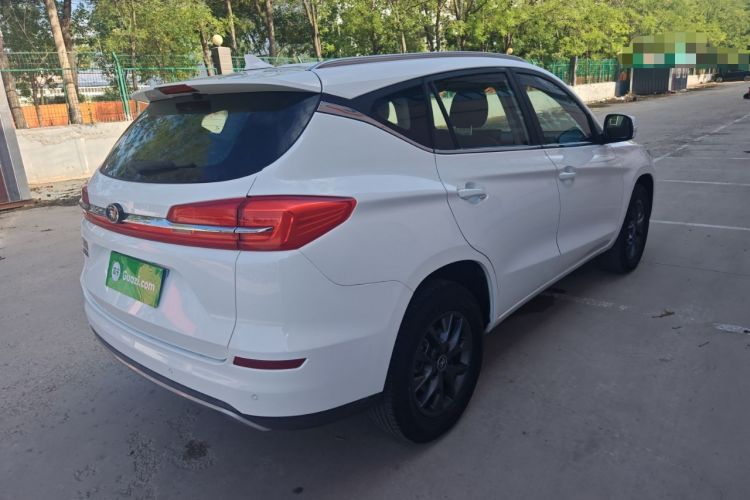 Used BYD Song 2021 Classic Edition 1.5T Manual Luxury Model Exterior 3