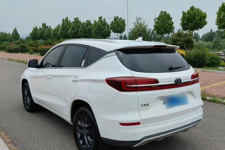 Used BYD Song 2021 Classic Edition 1.5T Manual Luxury Model Exterior 3