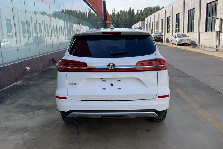 Used BYD Song 2021 Classic Edition 1.5T Manual Luxury Model Exterior 5