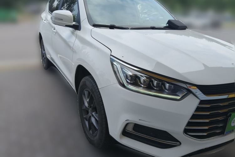 Used BYD Song 2021 Classic Edition 1.5T Manual Luxury Model Front Right 45 Deg