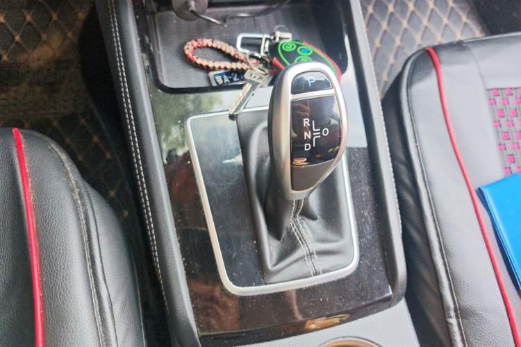 Used BYD Song 2021 Classic Edition 1.5T Automatic Luxury Model Gear Lever