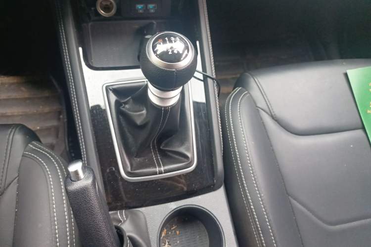 Used BYD Song 2021 Classic Edition 1.5T Manual Luxury Model Gear Lever