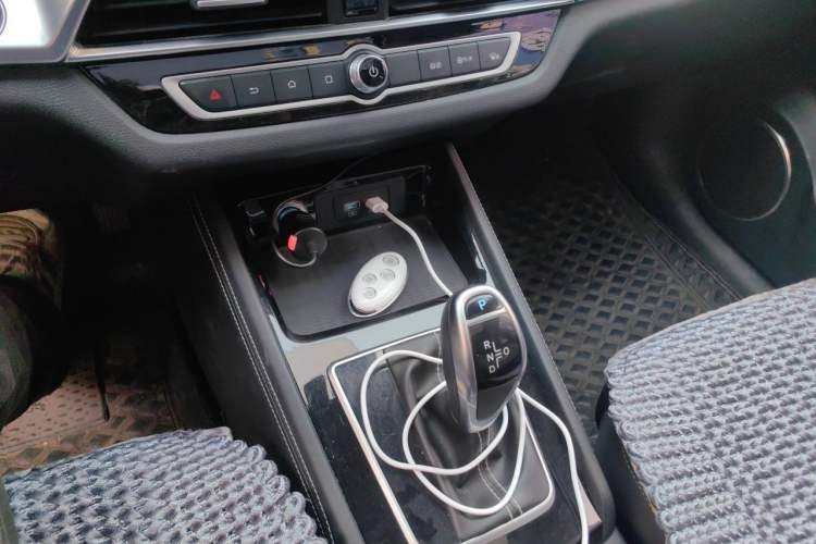 Used BYD Song 2021 Classic Edition 1.5T Automatic Elite Model Gear Lever