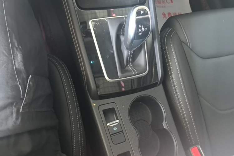 Used BYD Song 2021 Classic Edition 1.5T Automatic Elite Model Gear Lever