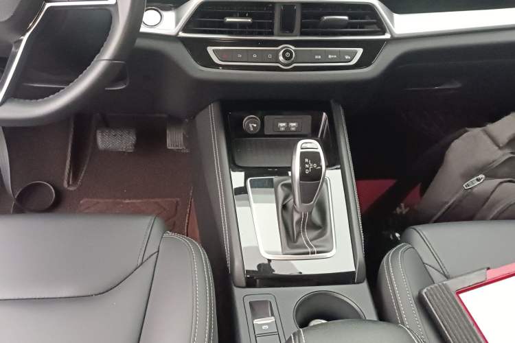 Used BYD Song 2021 Classic Edition 1.5T Automatic Luxury Model Gear Lever