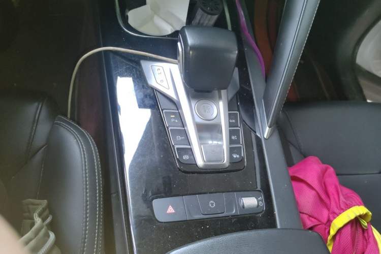 Used BYD Song 2021 Classic Edition 1.5T Automatic Elite Model Gear Lever