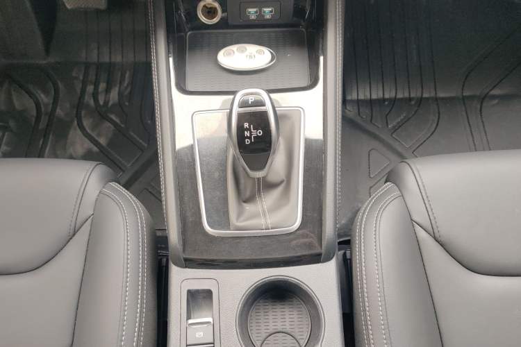 Used BYD Song 2021 Classic Edition 1.5T Automatic Luxury Model Gear Lever