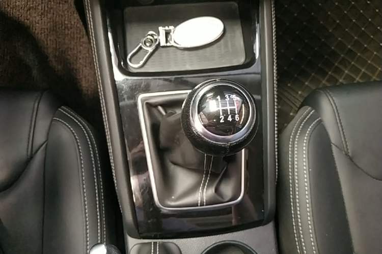 Used BYD Song 2021 Classic Edition 1.5T Manual Luxury Model Gear Lever
