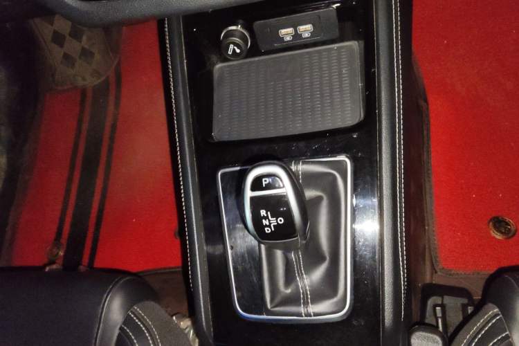 Used BYD Song 2021 Classic Edition 1.5T Automatic Elite Model Gear Lever