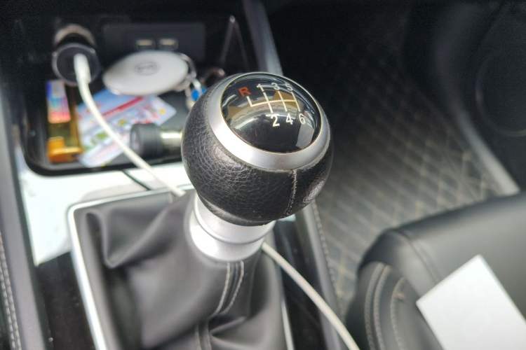 Used BYD Song 2021 Classic Edition 1.5T Manual Luxury Model Gear Lever