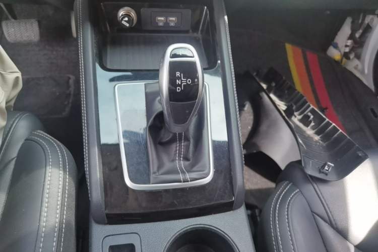 Used BYD Song 2021 Classic Edition 1.5T Automatic Elite Model Gear Lever