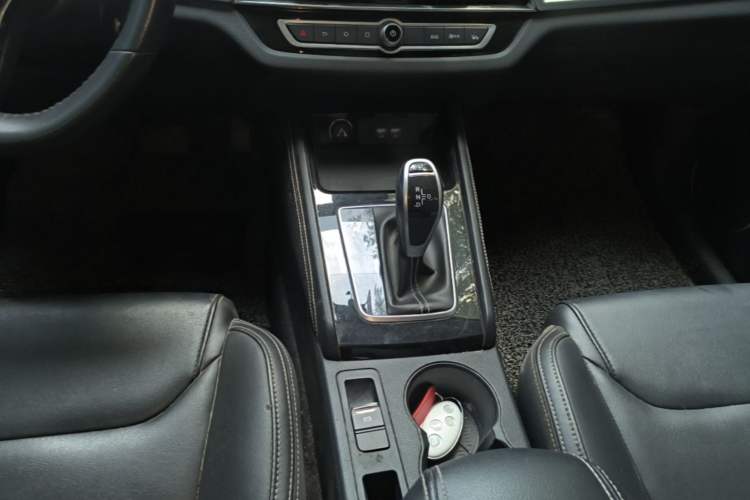 Used BYD Song 2021 Classic Edition 1.5T Automatic Luxury Model Gear Lever