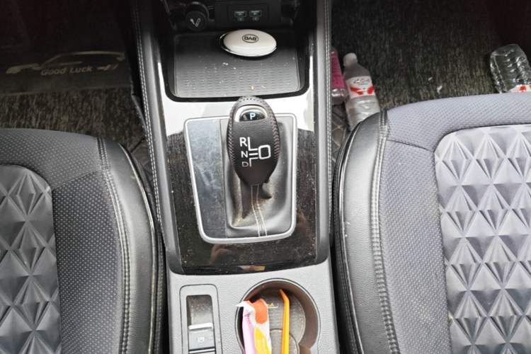 Used BYD Song 2021 Classic Edition 1.5T Automatic Elite Model Gear Lever