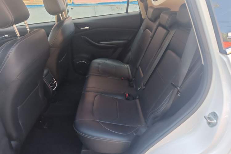 Used BYD Song 2021 Classic Edition 1.5T Manual Luxury Model Interior 1